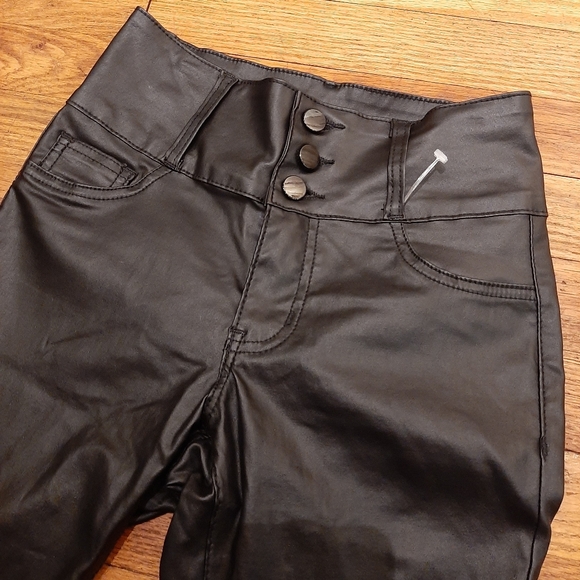 Fashion Nova faux leather pants - Picture 3 of 11